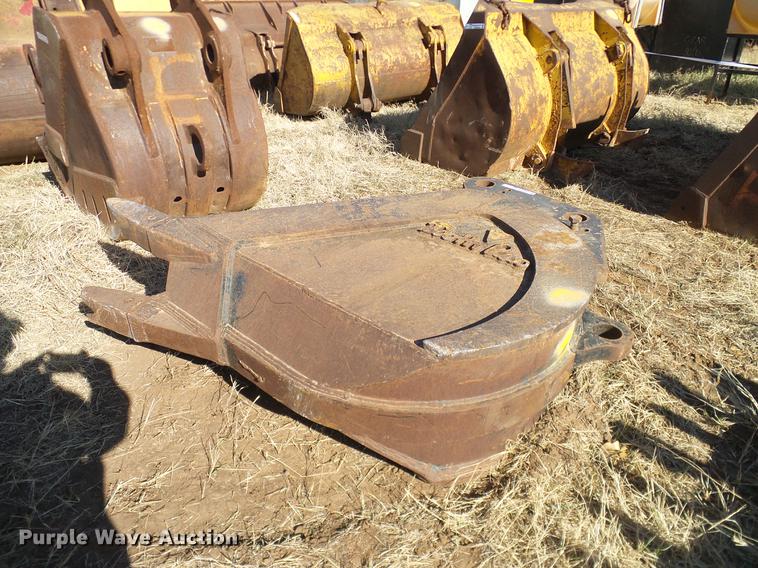 image for item EE9534 Tooth Pro 18"W excavator bucket