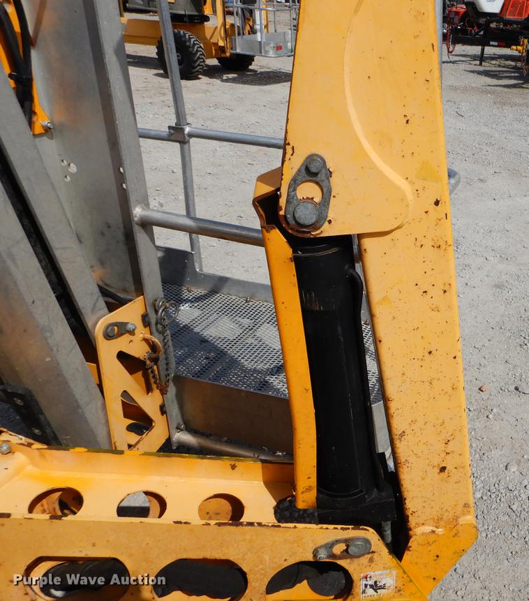 image for item EJ9809 2010 Bil-Jax 5533A boom lift