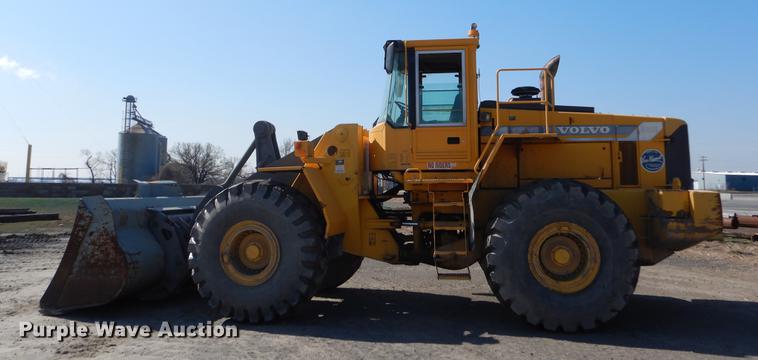 image for item EJ9811 1998 Volvo L150C wheel loader