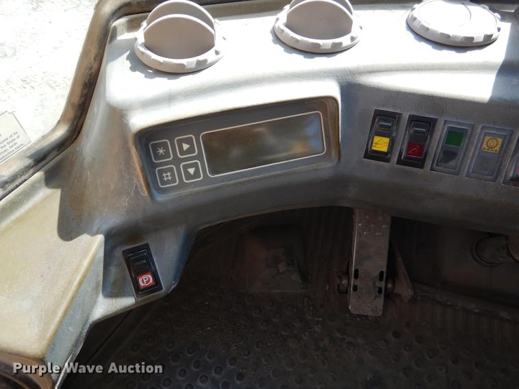 image for item EJ9811 1998 Volvo L150C wheel loader