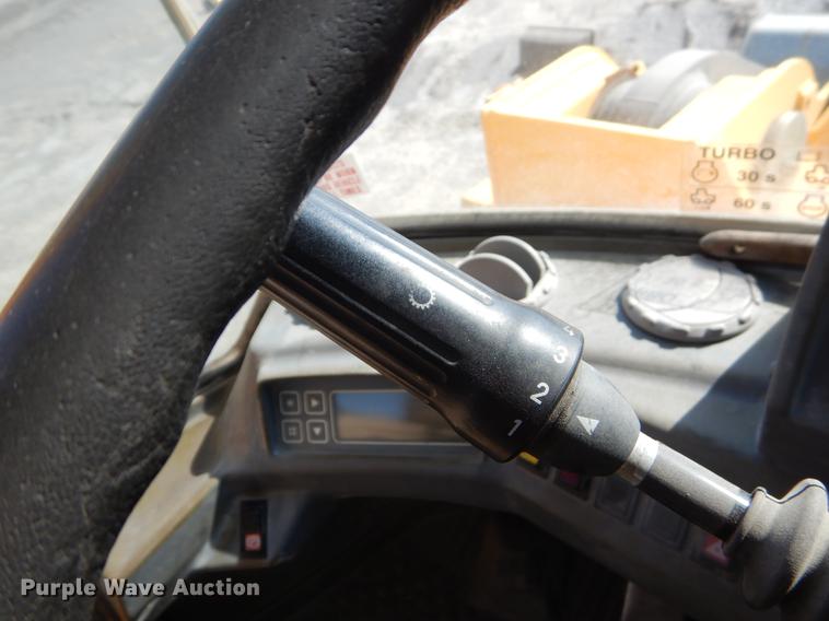 image for item EJ9811 1998 Volvo L150C wheel loader