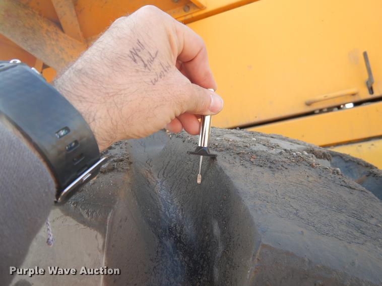 image for item EJ9811 1998 Volvo L150C wheel loader