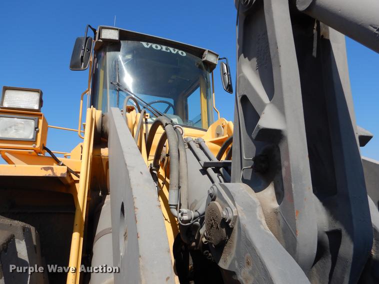 image for item EJ9811 1998 Volvo L150C wheel loader