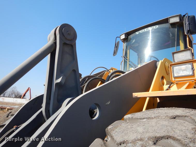 image for item EJ9811 1998 Volvo L150C wheel loader