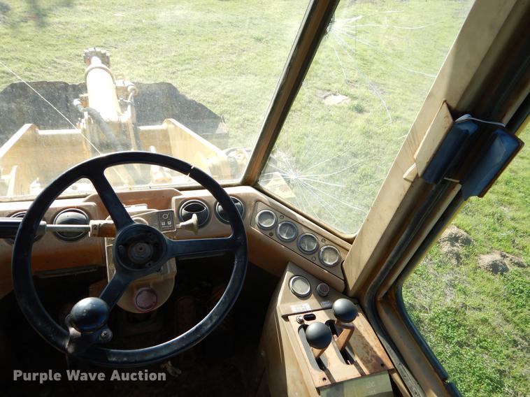 image for item EJ9837 1988 Caterpillar 916 wheel loader