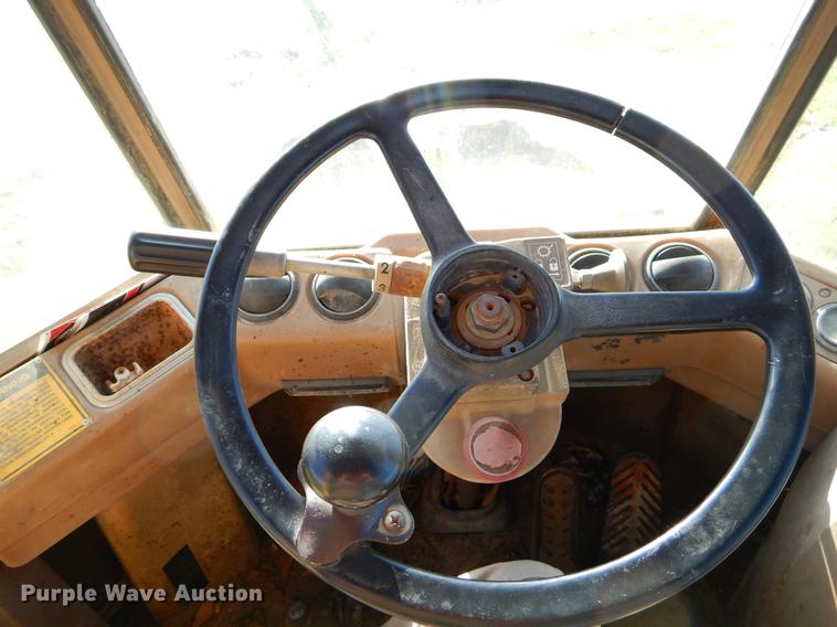 image for item EJ9837 1988 Caterpillar 916 wheel loader