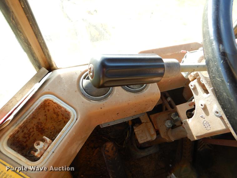 image for item EJ9837 1988 Caterpillar 916 wheel loader