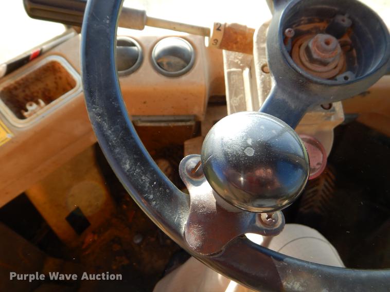 image for item EJ9837 1988 Caterpillar 916 wheel loader