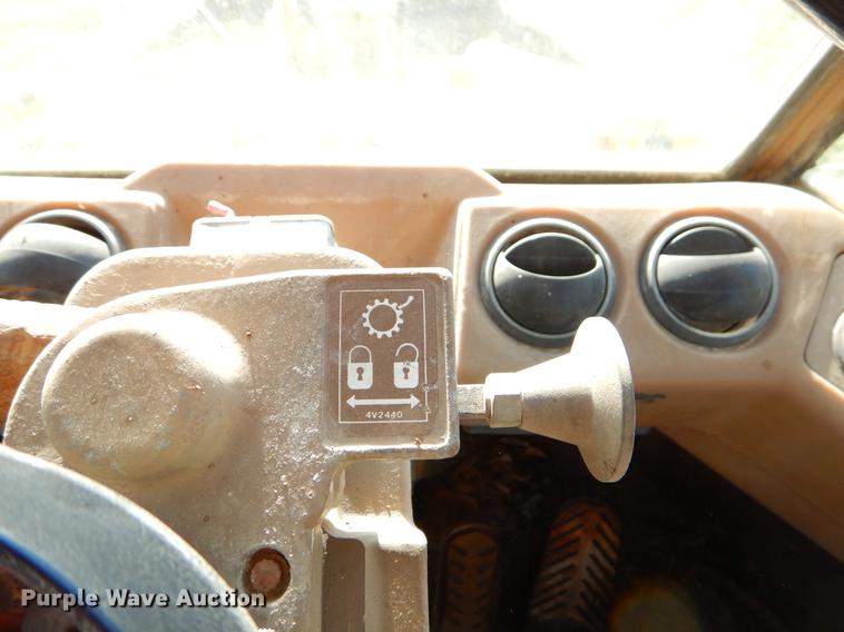 image for item EJ9837 1988 Caterpillar 916 wheel loader