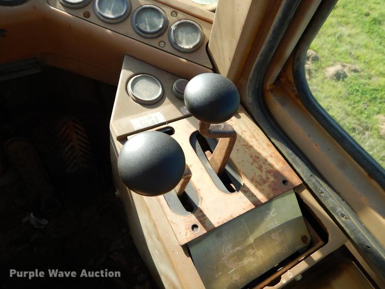 image for item EJ9837 1988 Caterpillar 916 wheel loader