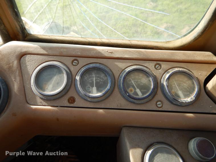 image for item EJ9837 1988 Caterpillar 916 wheel loader