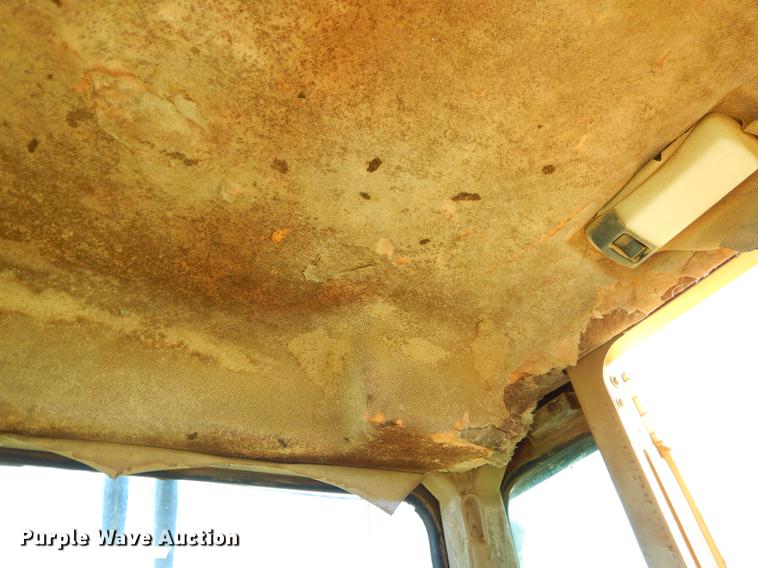 image for item EJ9837 1988 Caterpillar 916 wheel loader