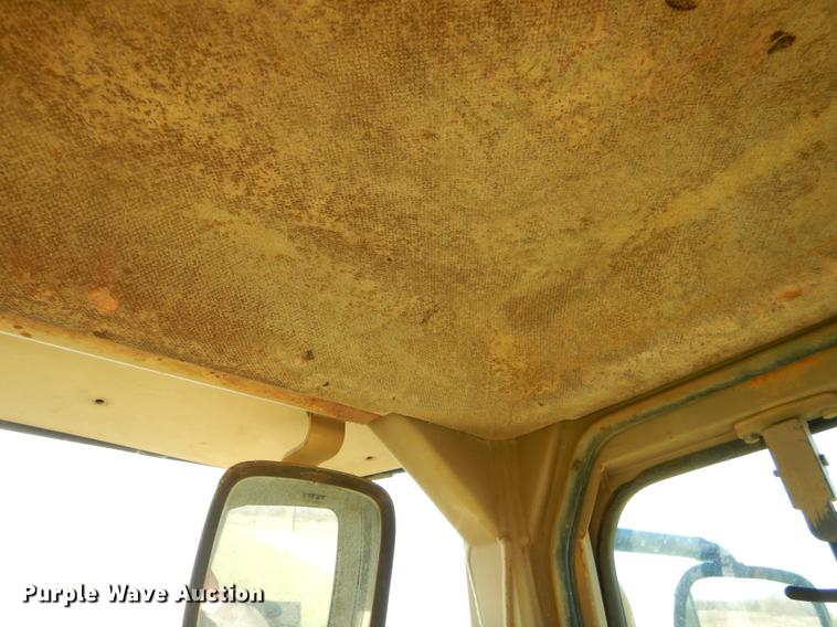 image for item EJ9837 1988 Caterpillar 916 wheel loader