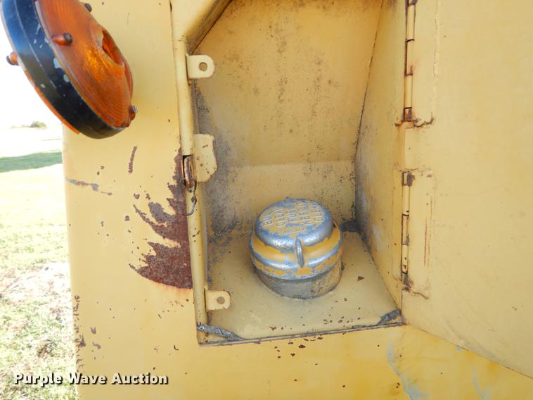 image for item EJ9837 1988 Caterpillar 916 wheel loader