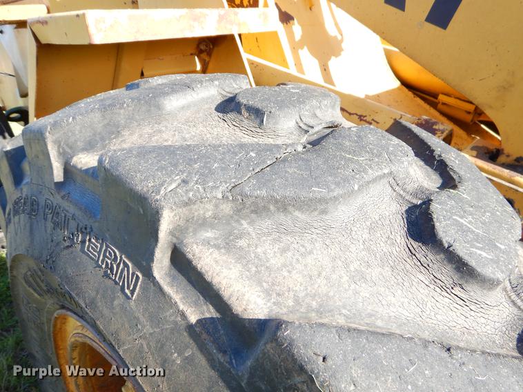 image for item EJ9837 1988 Caterpillar 916 wheel loader