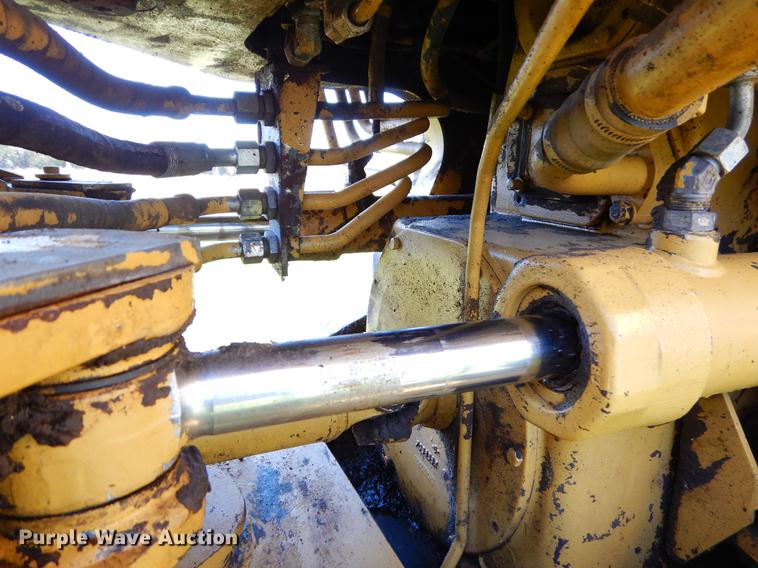 image for item EJ9837 1988 Caterpillar 916 wheel loader