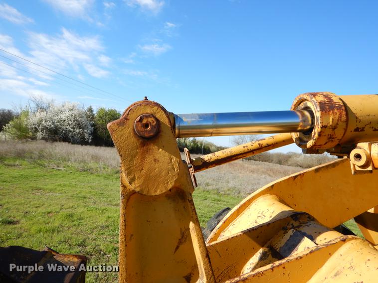 image for item EJ9837 1988 Caterpillar 916 wheel loader