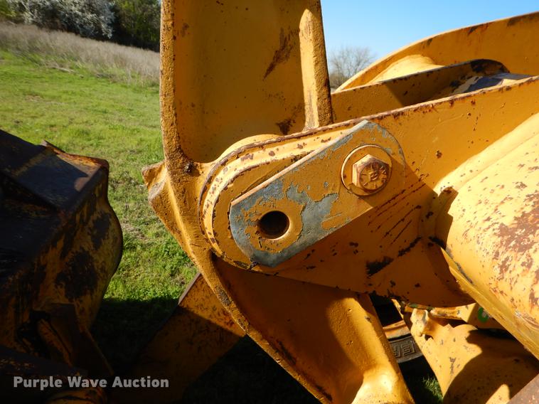 image for item EJ9837 1988 Caterpillar 916 wheel loader