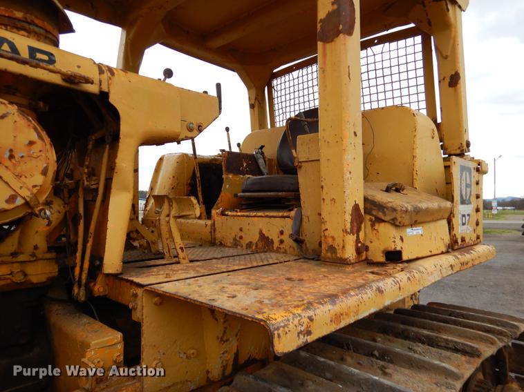 image for item EJ9842 1977 Caterpillar D7 dozer
