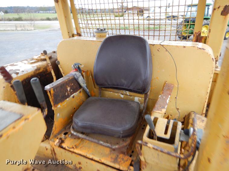 image for item EJ9842 1977 Caterpillar D7 dozer