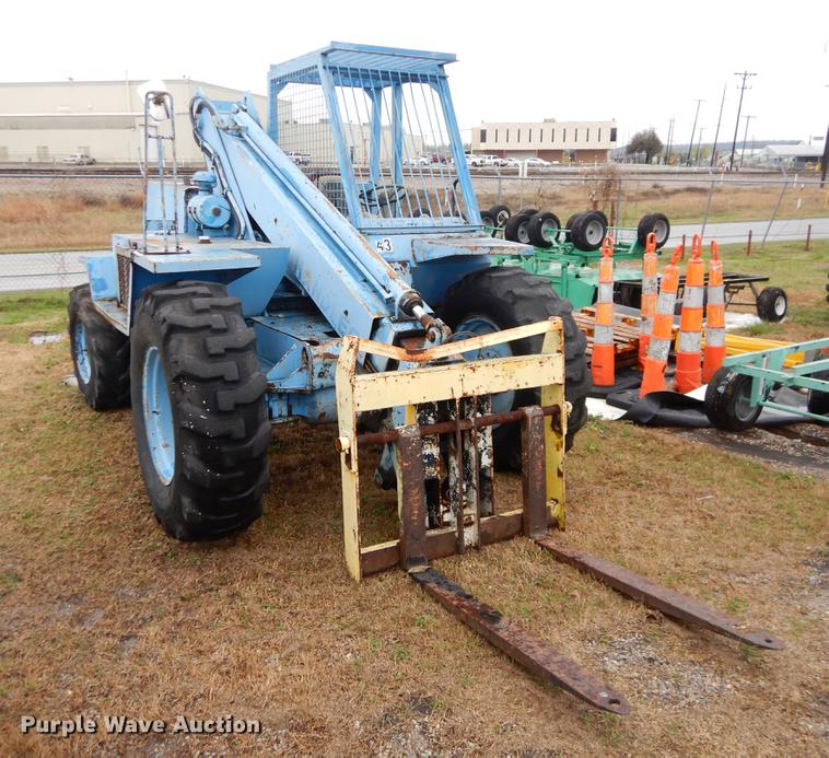image for item EJ9877 Hustler LR523 telehandler