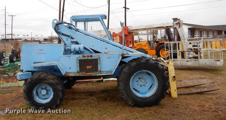 image for item EJ9877 Hustler LR523 telehandler