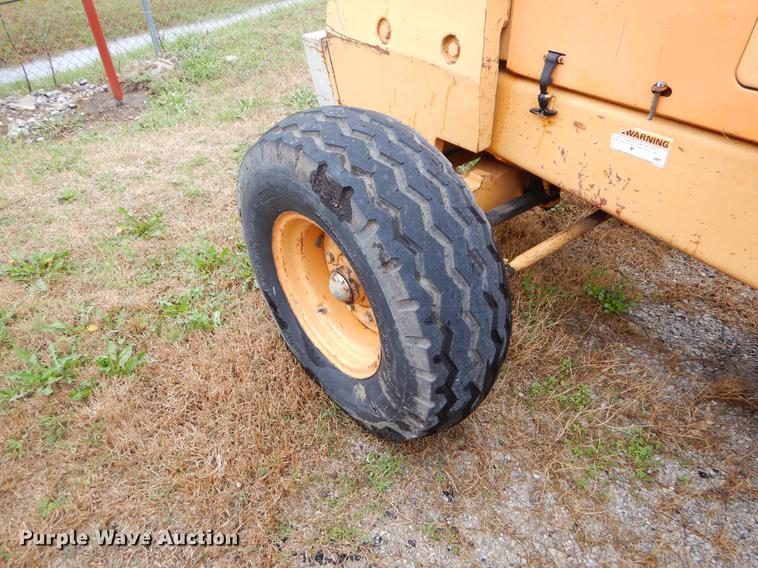 image for item EJ9878 1997 Case 586E forklift