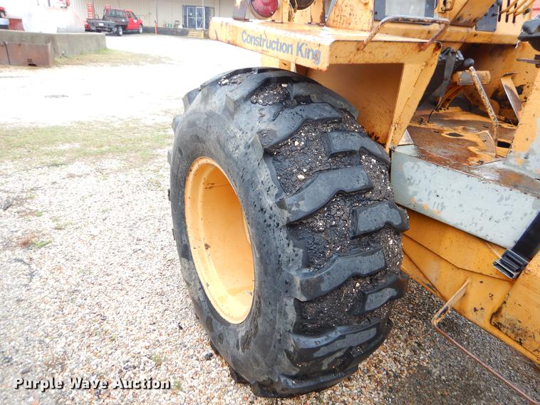 image for item EJ9878 1997 Case 586E forklift