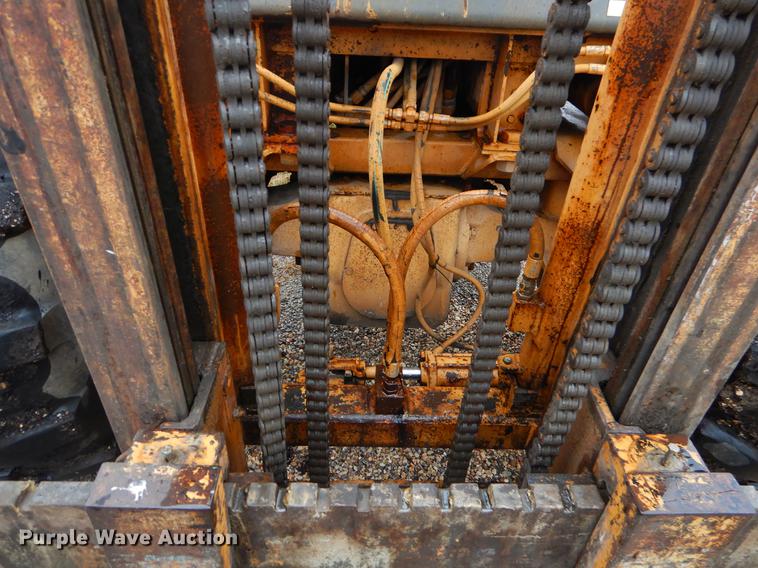 image for item EJ9878 1997 Case 586E forklift