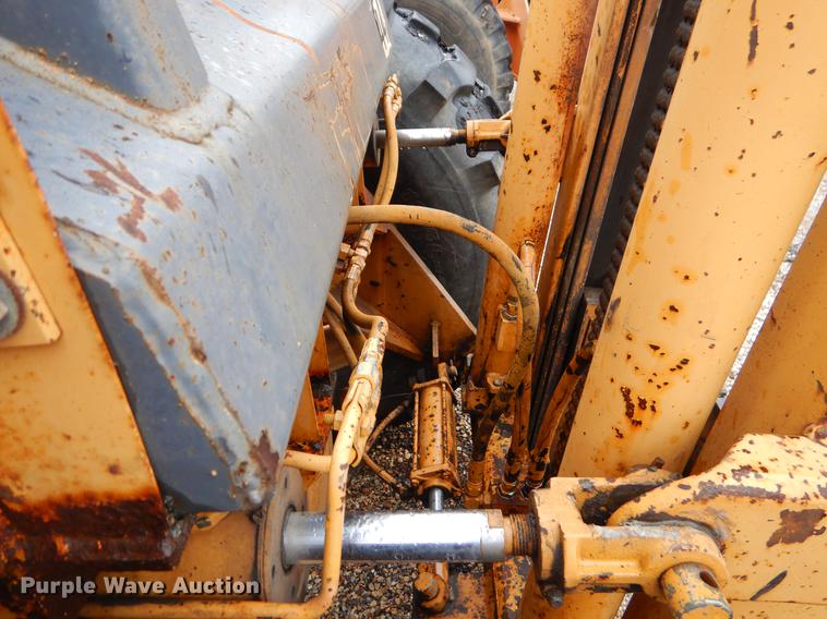 image for item EJ9878 1997 Case 586E forklift