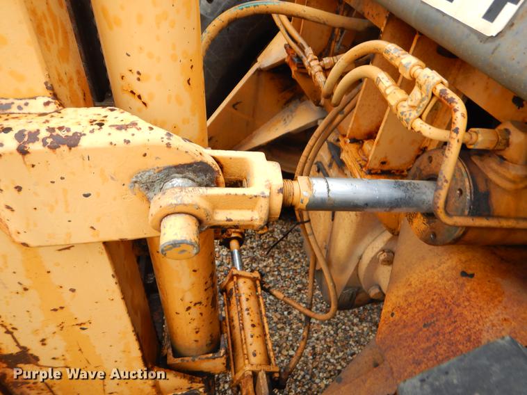 image for item EJ9878 1997 Case 586E forklift