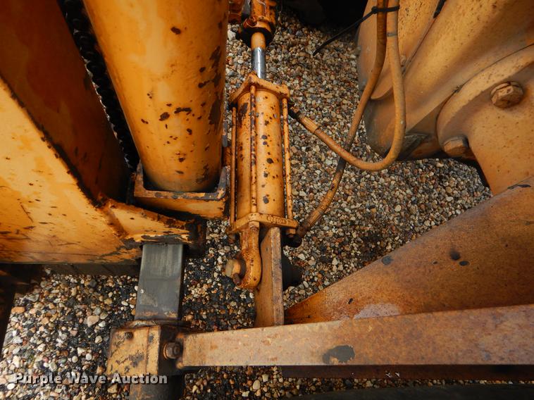 image for item EJ9878 1997 Case 586E forklift