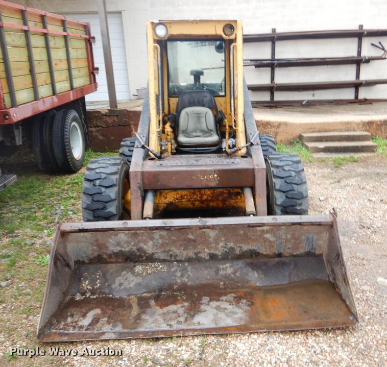 image for item EJ9879 1990 New Holland L781 skid steer