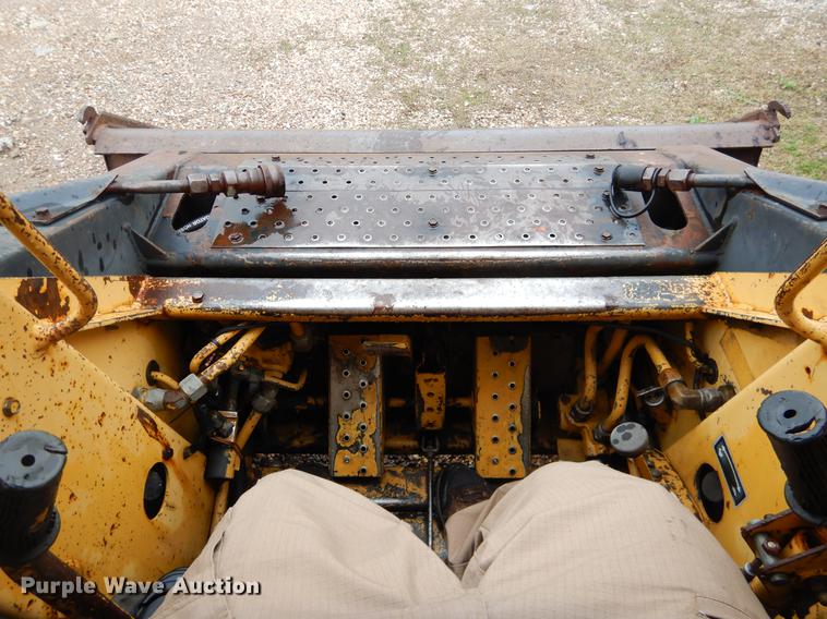 image for item EJ9879 1990 New Holland L781 skid steer