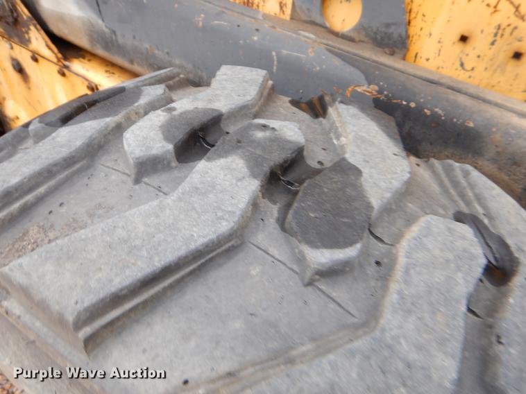 image for item EJ9879 1990 New Holland L781 skid steer