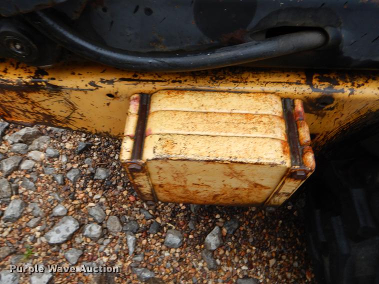 image for item EJ9879 1990 New Holland L781 skid steer