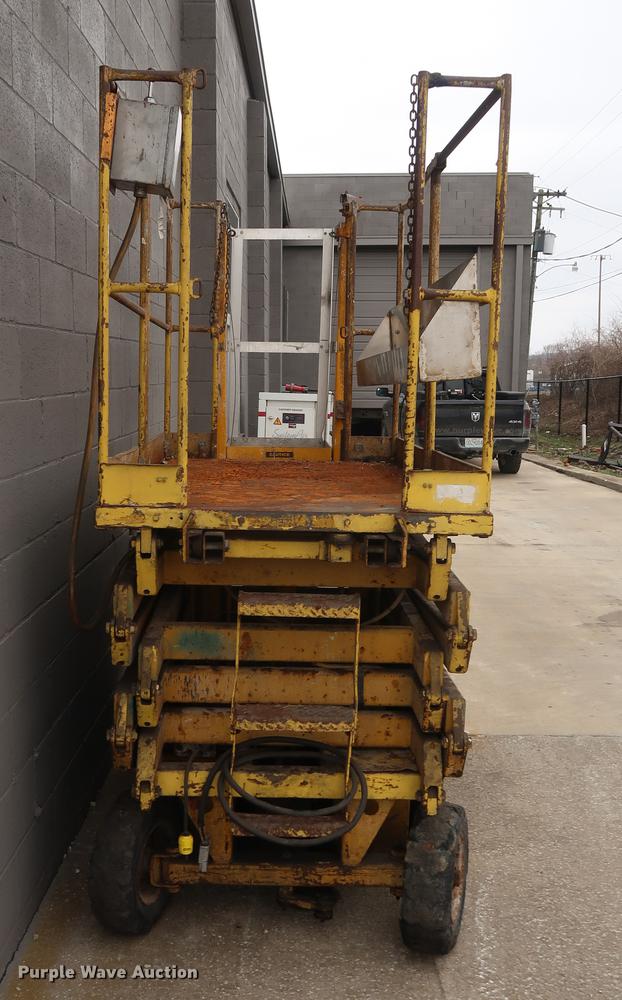 image for item EP9285 Up Right Flying Tiger scissor lift