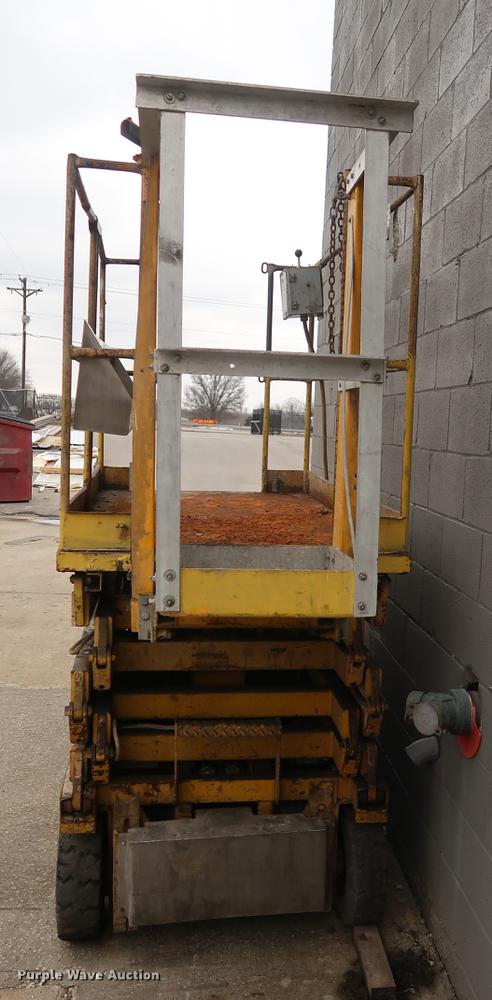 image for item EP9285 Up Right Flying Tiger scissor lift