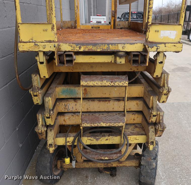 image for item EP9285 Up Right Flying Tiger scissor lift