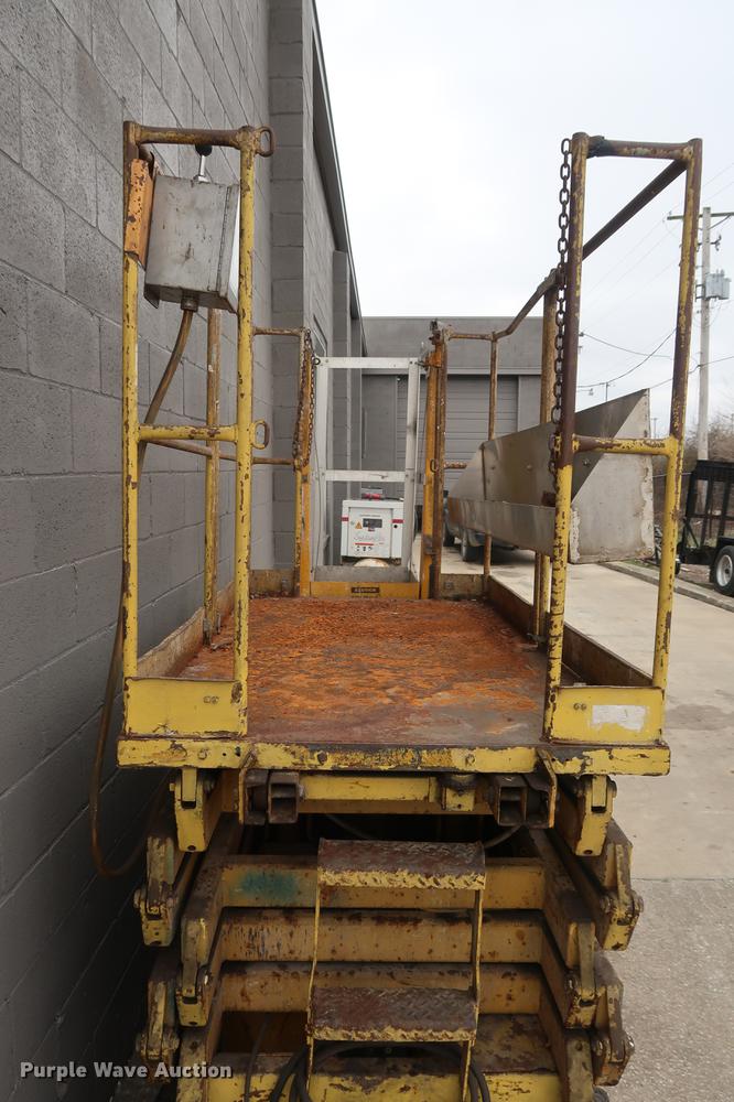 image for item EP9285 Up Right Flying Tiger scissor lift