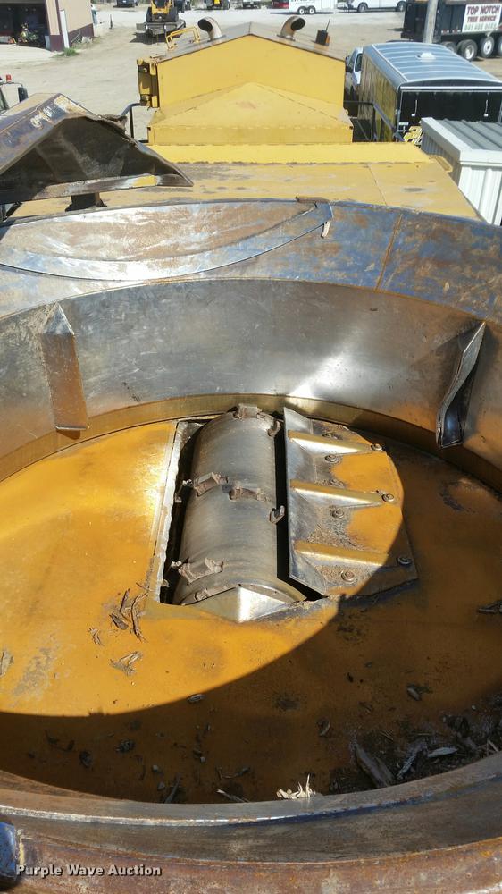 image for item L5668 2001 Vermeer TG800 tub grinder