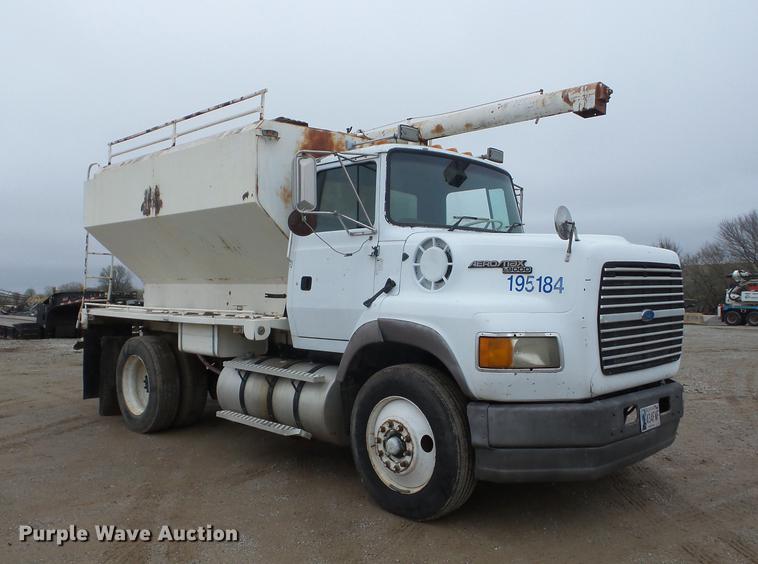 image for item AY9564 1995 Ford L9000 tender truck