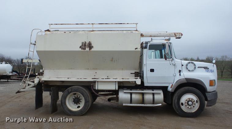 image for item AY9564 1995 Ford L9000 tender truck