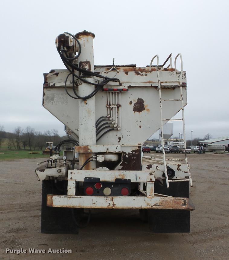 image for item AY9564 1995 Ford L9000 tender truck