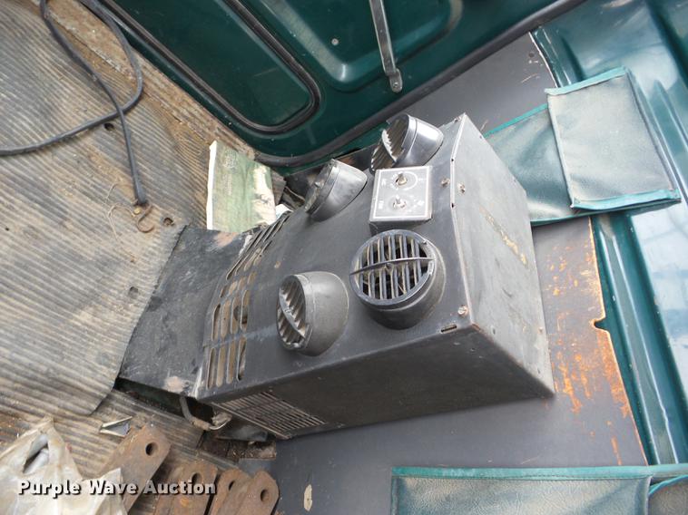 image for item AY9564 1995 Ford L9000 tender truck