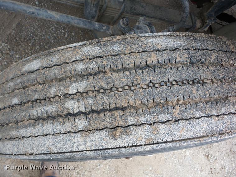 image for item AY9564 1995 Ford L9000 tender truck