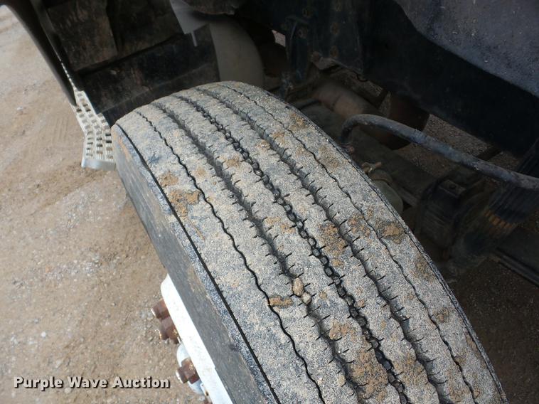 image for item AY9564 1995 Ford L9000 tender truck