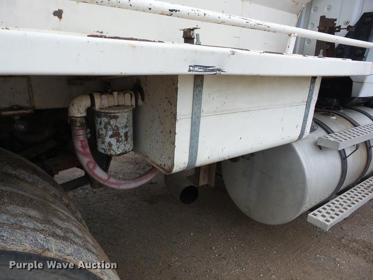 image for item AY9564 1995 Ford L9000 tender truck