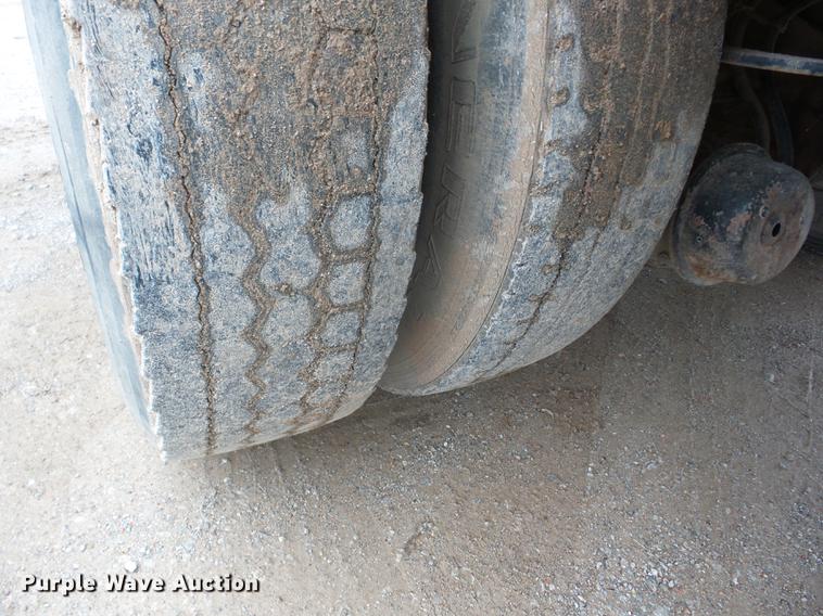 image for item AY9564 1995 Ford L9000 tender truck