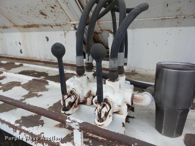 image for item AY9564 1995 Ford L9000 tender truck